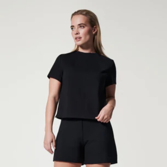 SPANX THE PERFECT FUNNEL SHORT-SLEEVE TOP IN CLASSIC BLACK - Picture 2 of 10